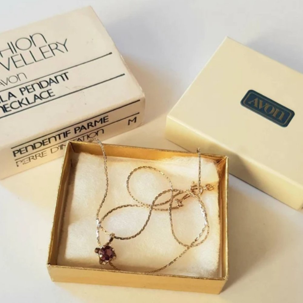 Avon necklace boxed costume jewelry